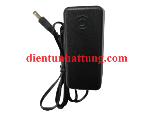 nguon-adapter-5v-2a-dau-jack-dc-thong-dung-mat-sau