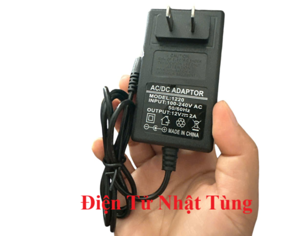 nguon-adapter-12v-2a-dau-jack-dc-thong-dung-dai-dien-1